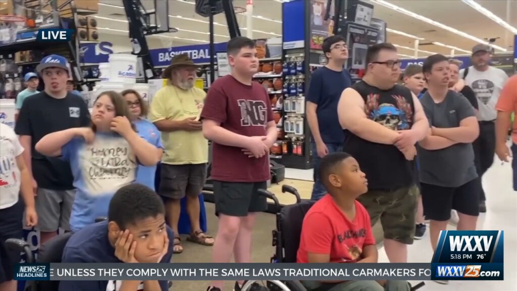 Harrison County Deputies Shop With Youth For Rodeo Gear