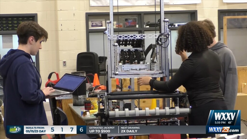 Gulfport High Robotics Team Builds Leg Prosthetics