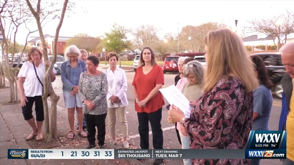 Long Beach Residents Hold Prayer Session For Future Of Oak Tree