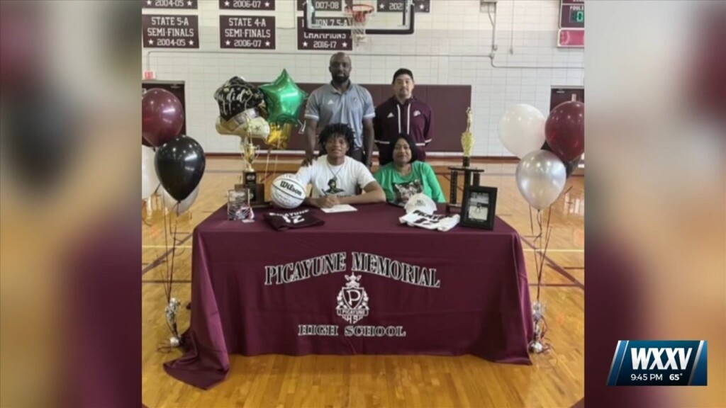 Picayune Basketball’s Troy Carter Signs With Belhaven University