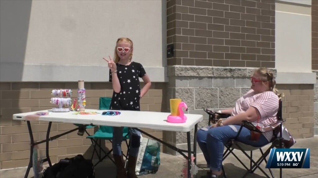 Local Girl Starts Her Own Business Selling Homemade Jewelry