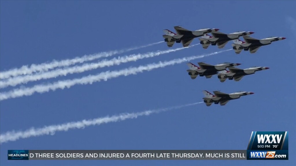 Hundreds Of People Gather To Watch As Thunderbirds Practice In Biloxi