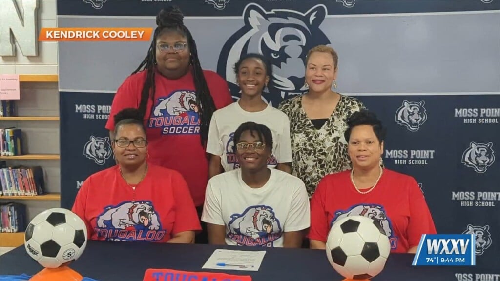 Moss Point Boys Soccer’s Julian Glaude Signs With Tougaloo