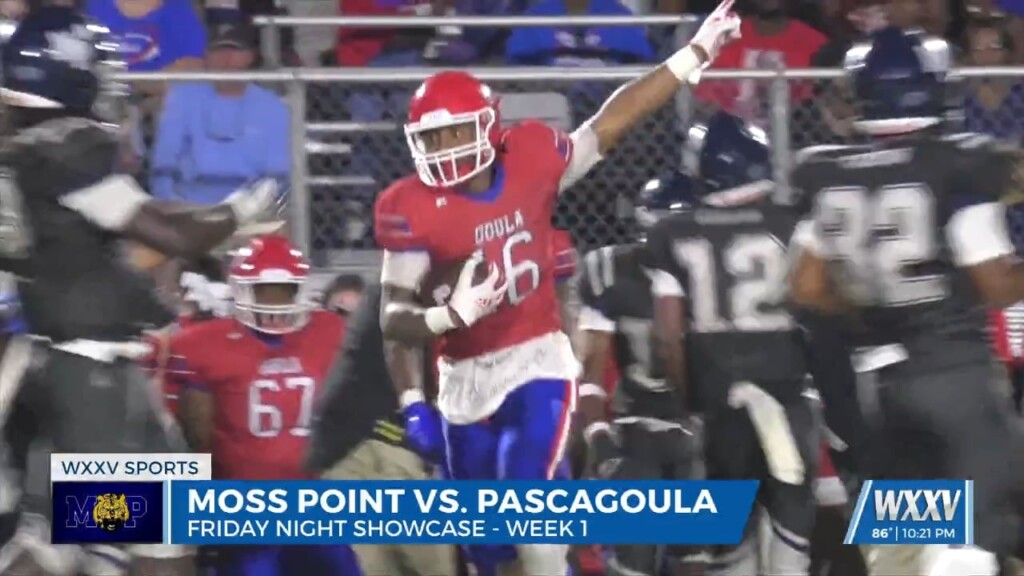 Pascagoula Pulls Away In Second Half Of 31 0 Battle Of The Cats Win Over Moss Point