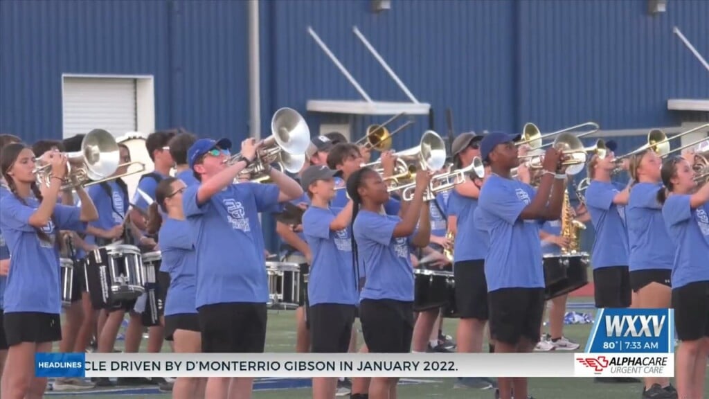 The Greyhounds Kick Off Football Season With Community Pep Rally