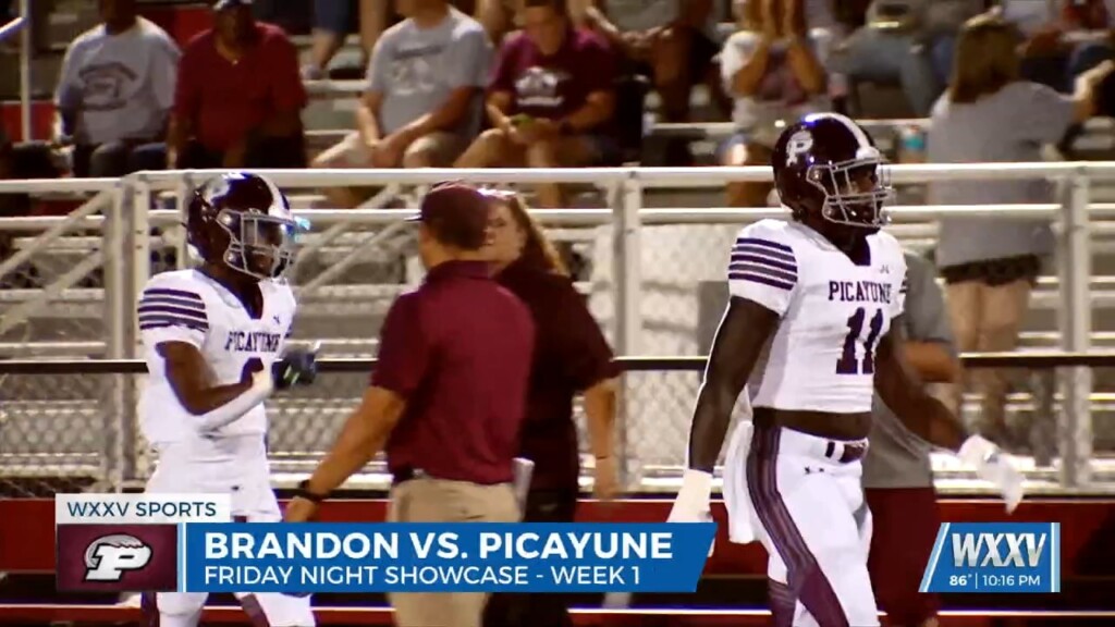 Picayune Makes Early Statement In 28 21 Win At Brandon