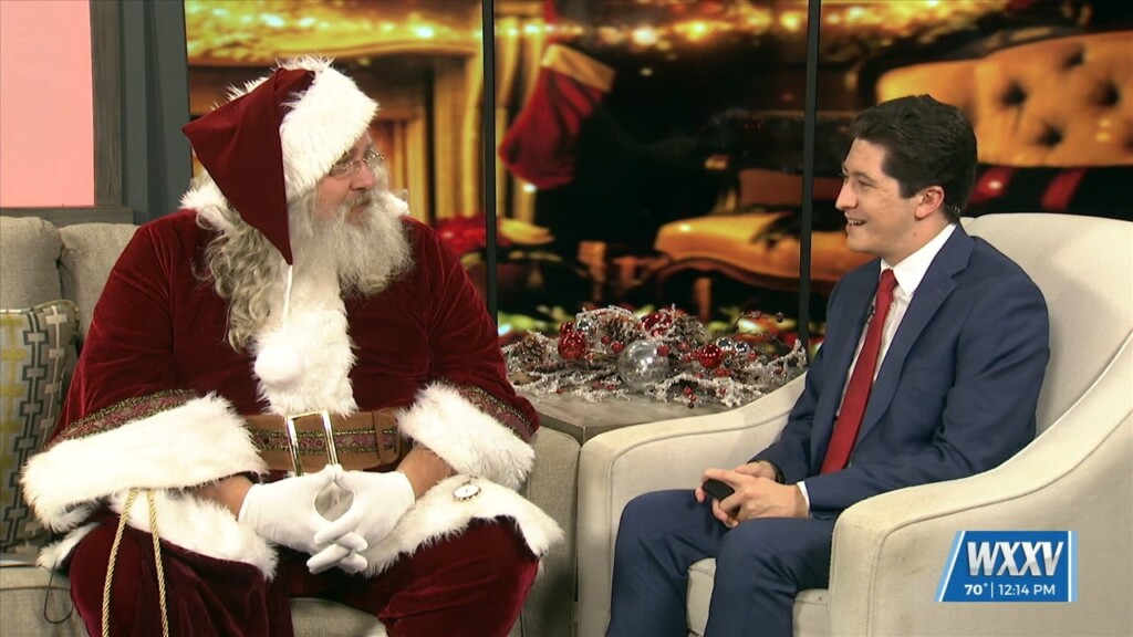 Santa Claus Stops By Wxxv Before Christmas