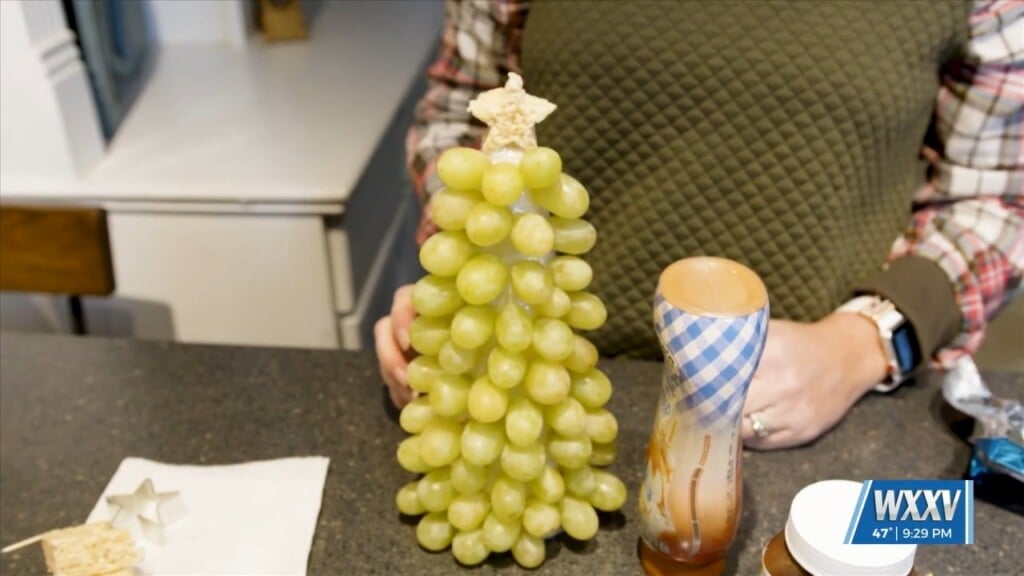 Mom To Mom: Grape Christmas Tree