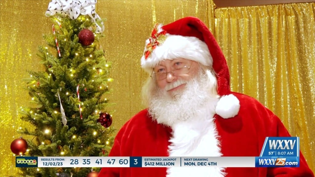 Santa Makes A Stop At Traintastic In Gulfport