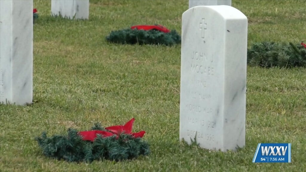27,000 Wreaths Placed At Biloxi National Cemetery