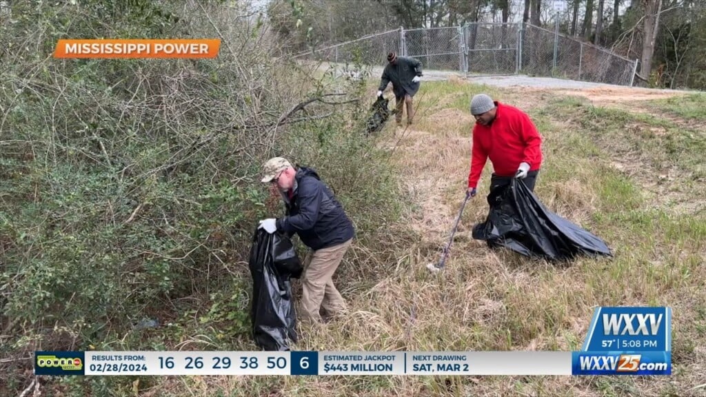 Mississippi Power Volunteers Clean Up Turkey Creek