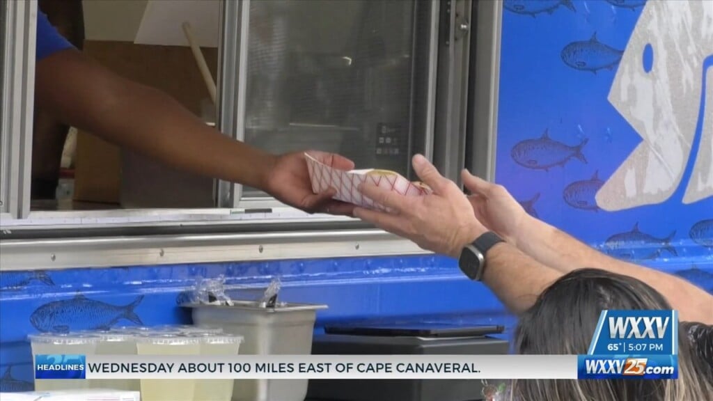 Locals Welcome The Great Food Truck Race