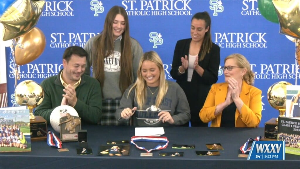 Linda Mustered Signs To Play Soccer At Mgccc