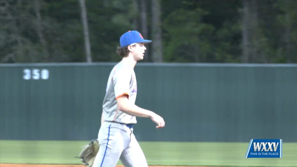 Biloxi High School Baseball Defeats Gulfport, 1 0