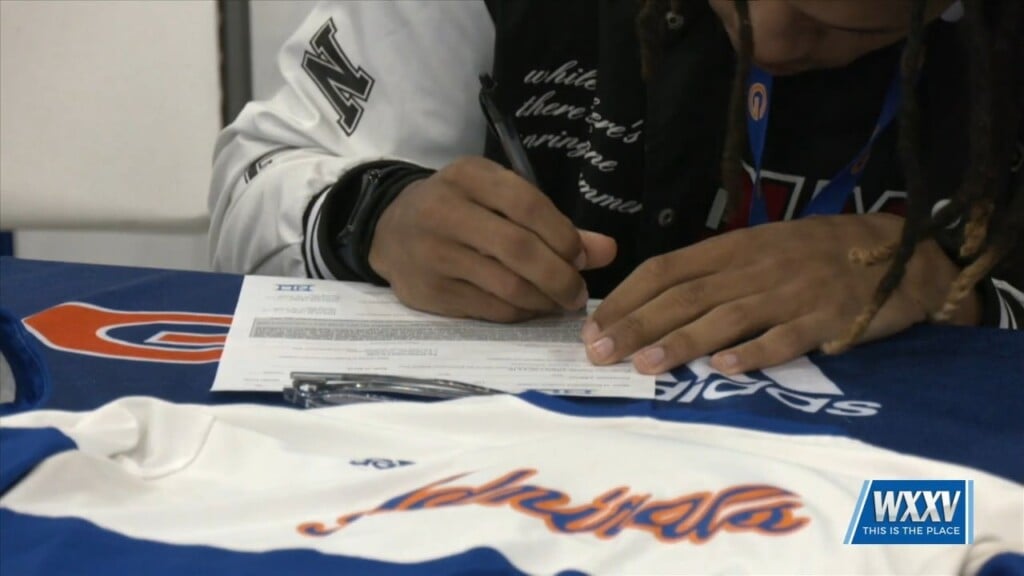 Amir Abdul Rauf Signs To Play Basketball At Holmes Community College