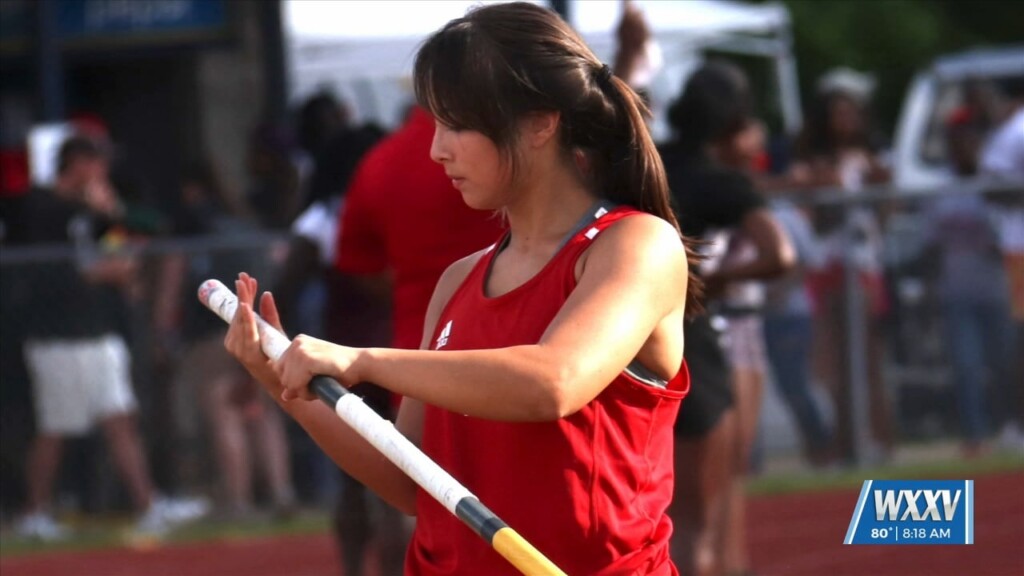 Biloxi Pole Vaulter Julie Segroves Beats Her Own State Record While Claiming The 7a State Championship Title