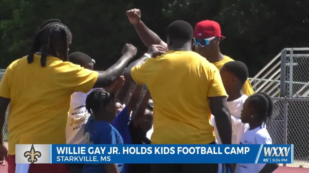 Willie Gay Jr. Holds Kids Football Camp