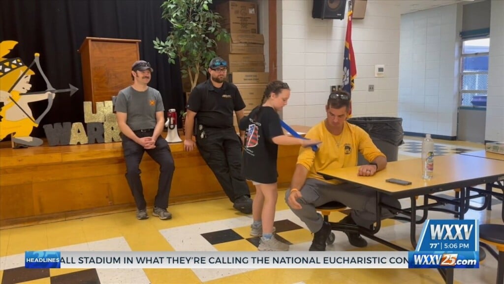 D'iberville First Responders Bond With Children During "heroes United" Camp