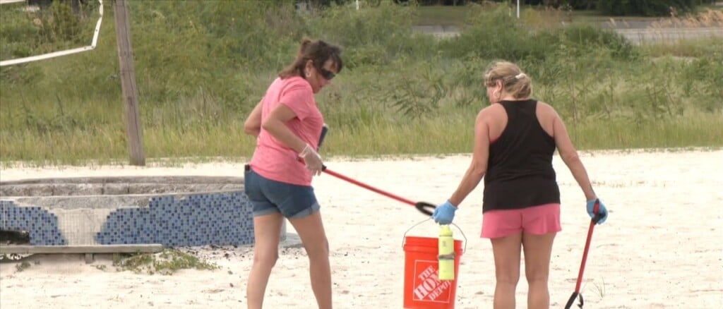 Mississippi Aquarium Holds Beach Clean As Part Of Changing Tides Festival