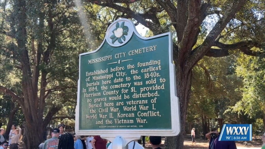 Students And Historical Society Of Gulfport Team Up For Cemetery Tour