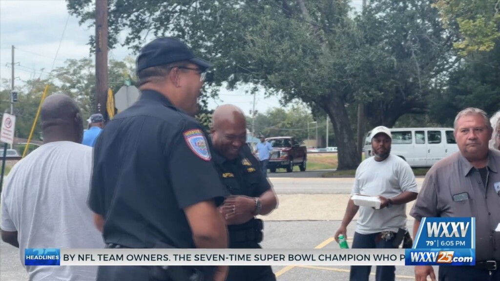 Ocean Springs Church Hands Out Plates To Local First Responders And City Workers