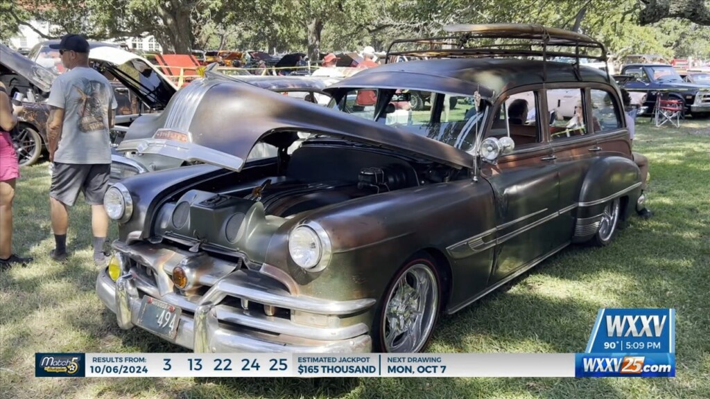 Cruisers Enjoying The Cars At Cruise Central In Gulfport