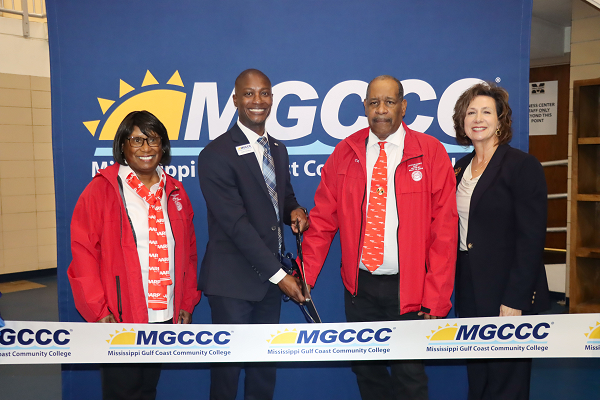 MGCCC holds Ribbon-Cutting Ceremony for New Outdoor Fitness Station on Jackson County Campus – WXXV News 25