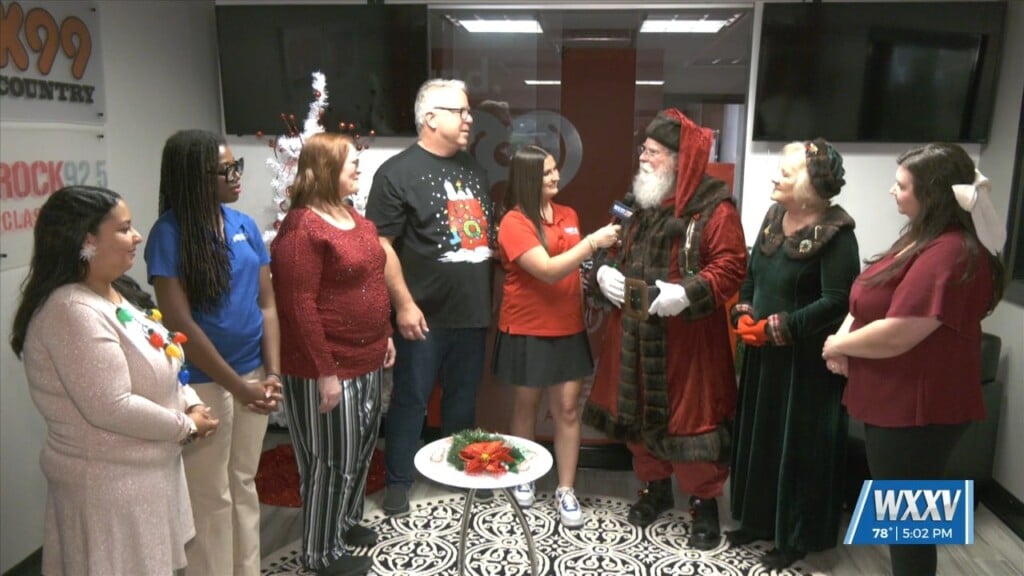 WXXV News 25 and Magic 93.7 team up to flip the switch on Christmas