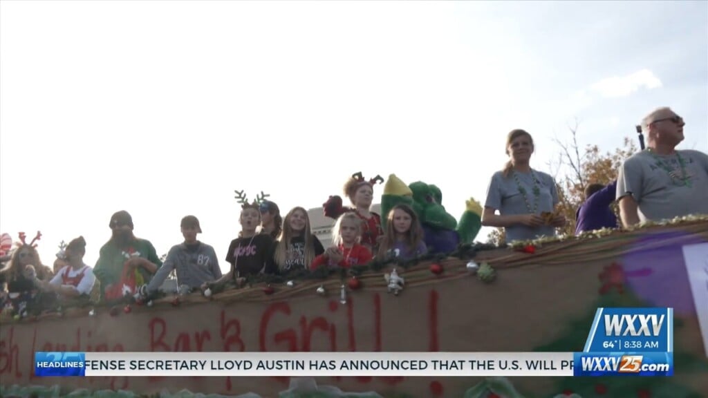 Christmas Parade Rolls Through Moss Point