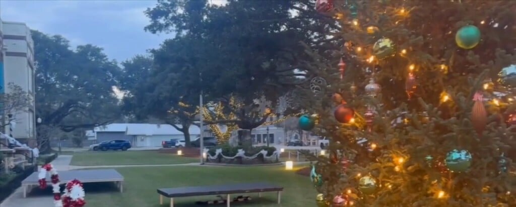 Wxxv’s Trey Tonnessen Is In Ocean Springs As They Prepare For Holiday Events