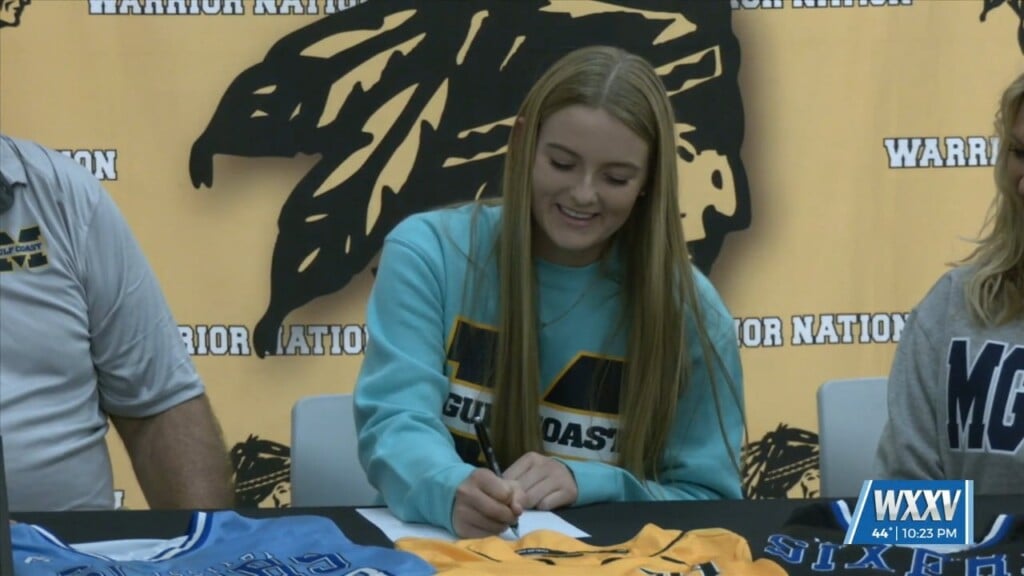 D'iberville's Piper Rushing Signs To Further Her Softball Career At Mississippi Gulf Coast Community College