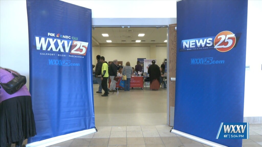 Hundreds Turn Out For Wxxv Community Job Fair