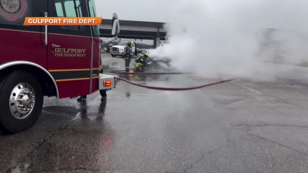 Gulfport Fire Department Fights A Fire On I 10 And Lorraine