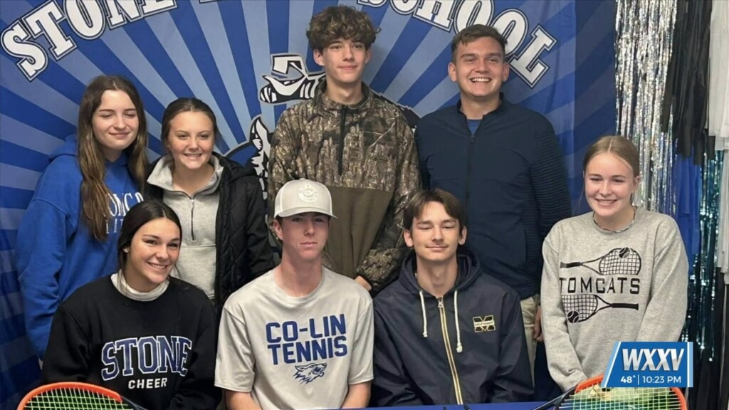 Stone High Schools Holds Singing Day For Two Tomcats!