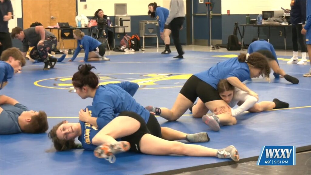 Yellowjacket Wrestling Team Aims To Grow The Sport And Confidence In Women