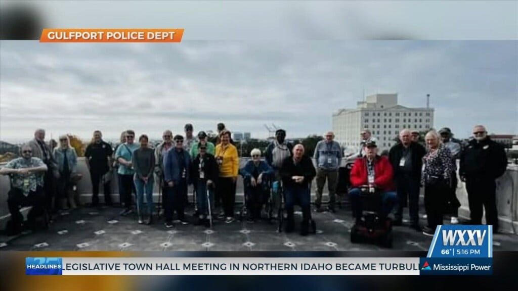 Veterans Tour The Gulfport Police Department
