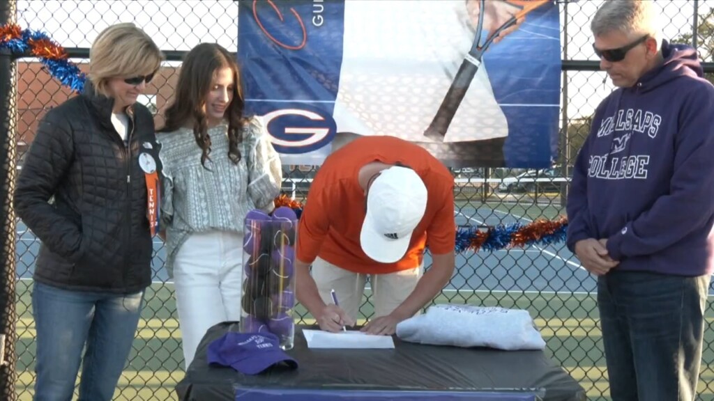 Gulfport's Cooper Payne Signs Tennis Scholarship With Mississippi College!