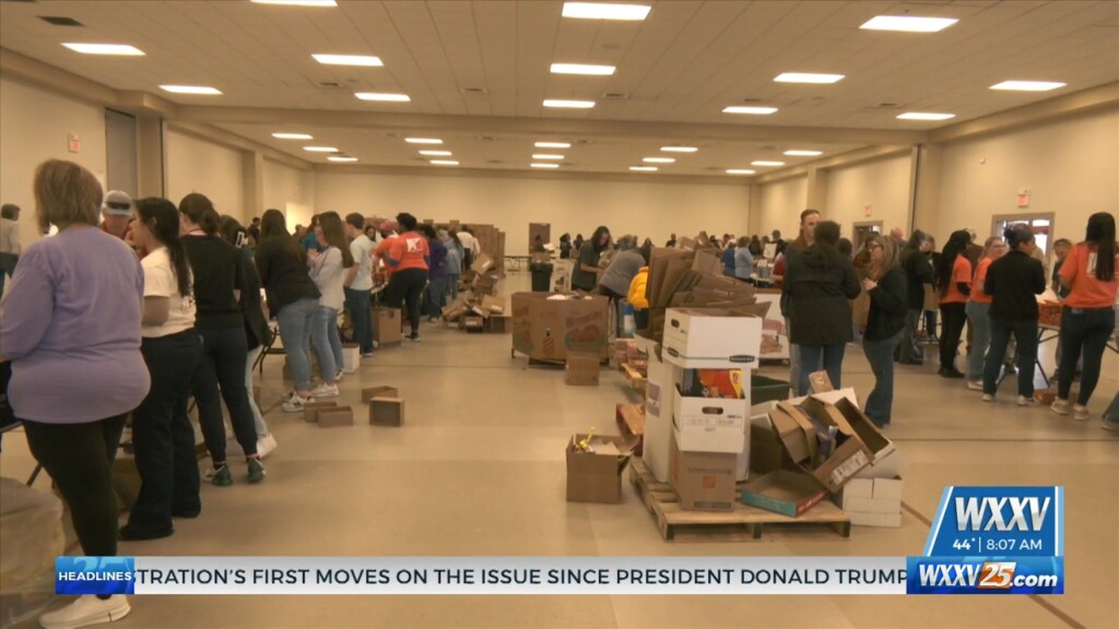 Coastal Mayors Collect 2,500 Food Boxes For March Of The Mayors Drive