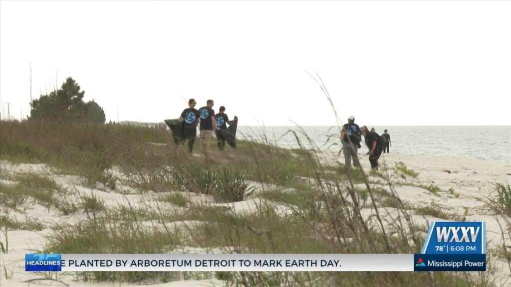 Mississippi Power Celebrates Earth Day With Renew Our Rivers Deer Island Cleanup
