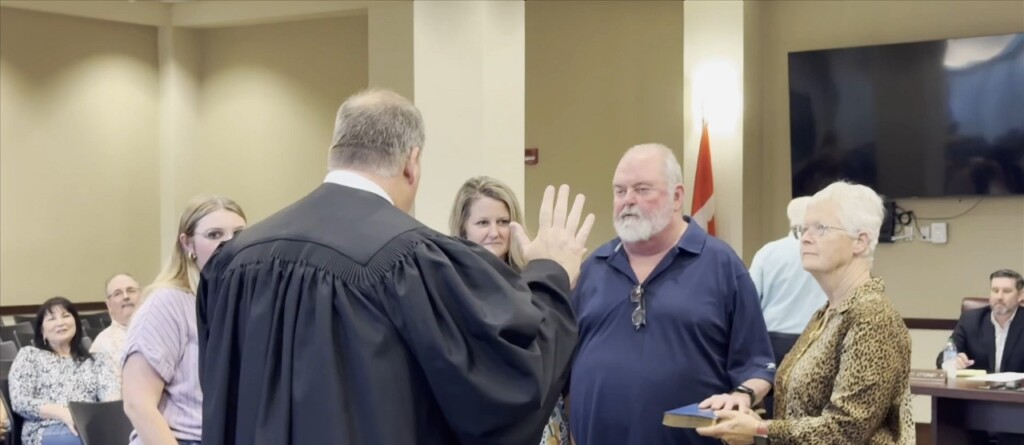 Michael Mullins Sworn In As Ward 1 Councilman In D’iberville