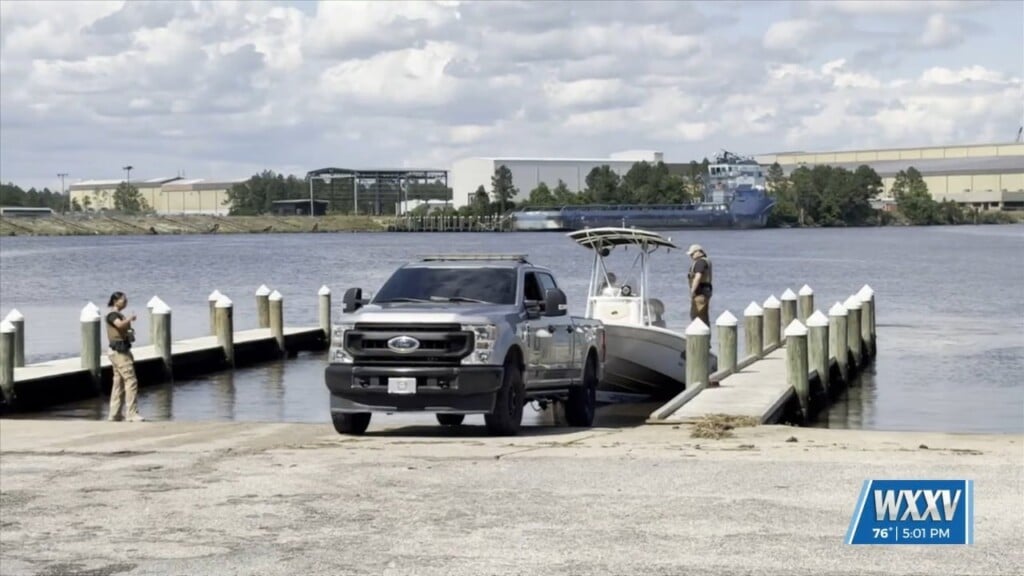 Body Found At Gulfport Lake; Recovery Efforts Underway