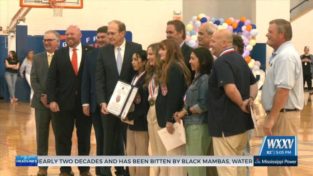Gulfport High Seniors Celebrate Donut Decision Day