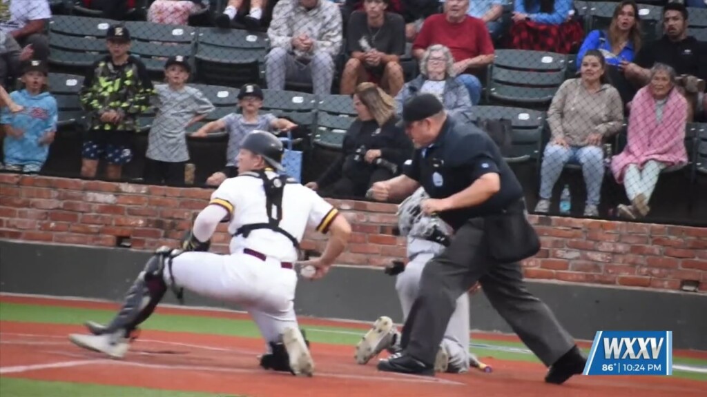 Pearl River Community College's Jacob Keys Earns Golden Glove Award!