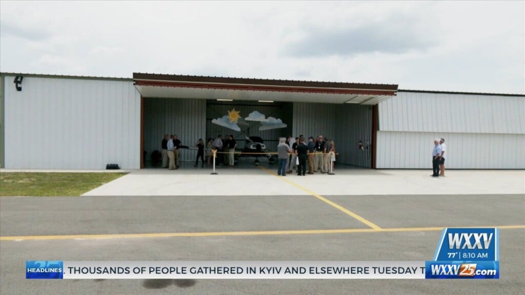 Gulfport Biloxi International Airport Cuts Ribbon For Third T Hangar