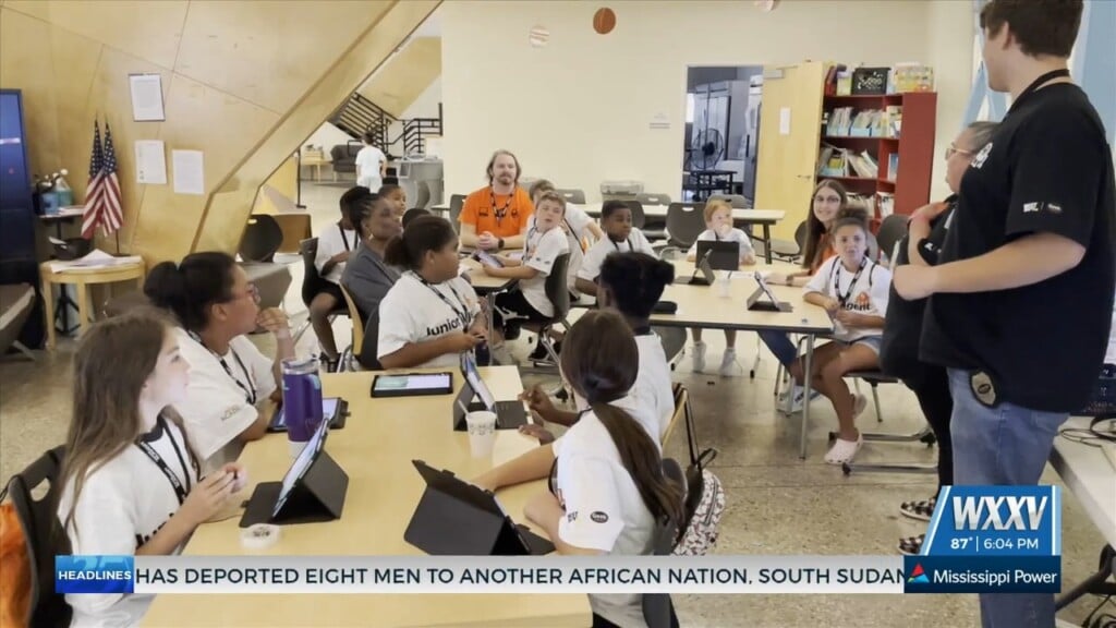 Kids Get Hands On Tech Experience At Geek Squad Academy