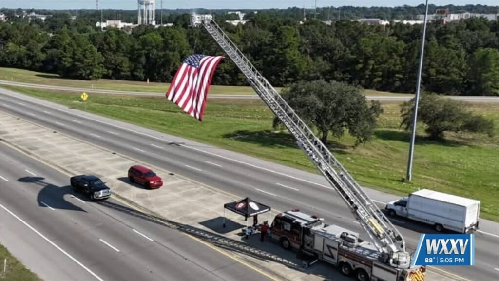 Gulfport Fire Displays American Flag In Honor Of 9/11