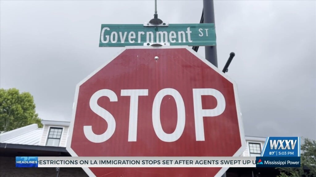 Striping Work On Government Street Continues In Ocean Springs