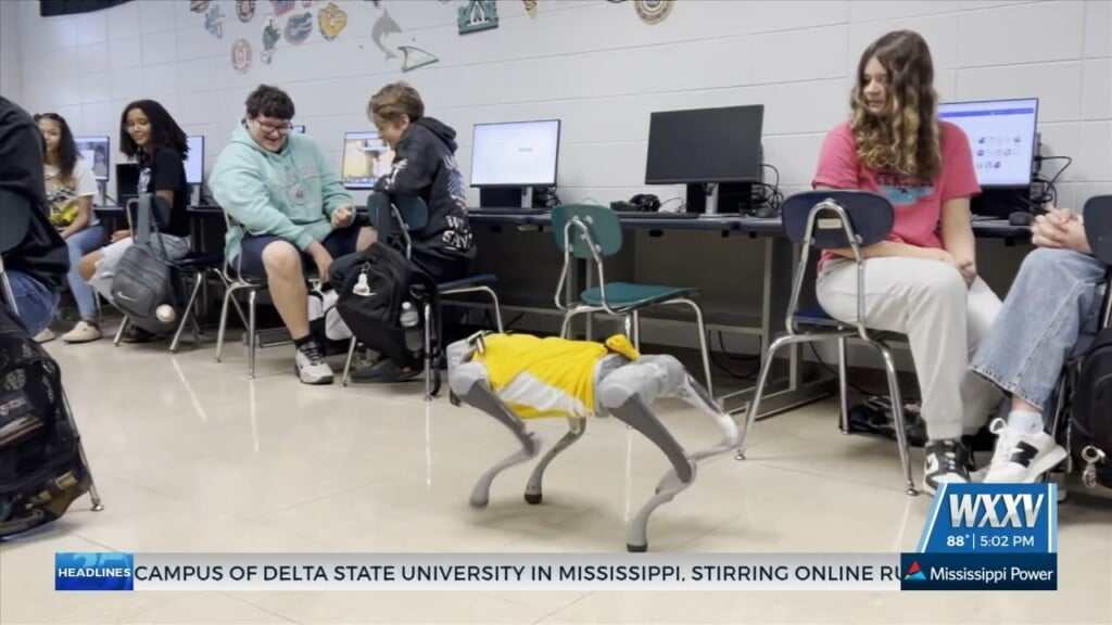 D’iberville High School Demonstrates New Robotic Dog