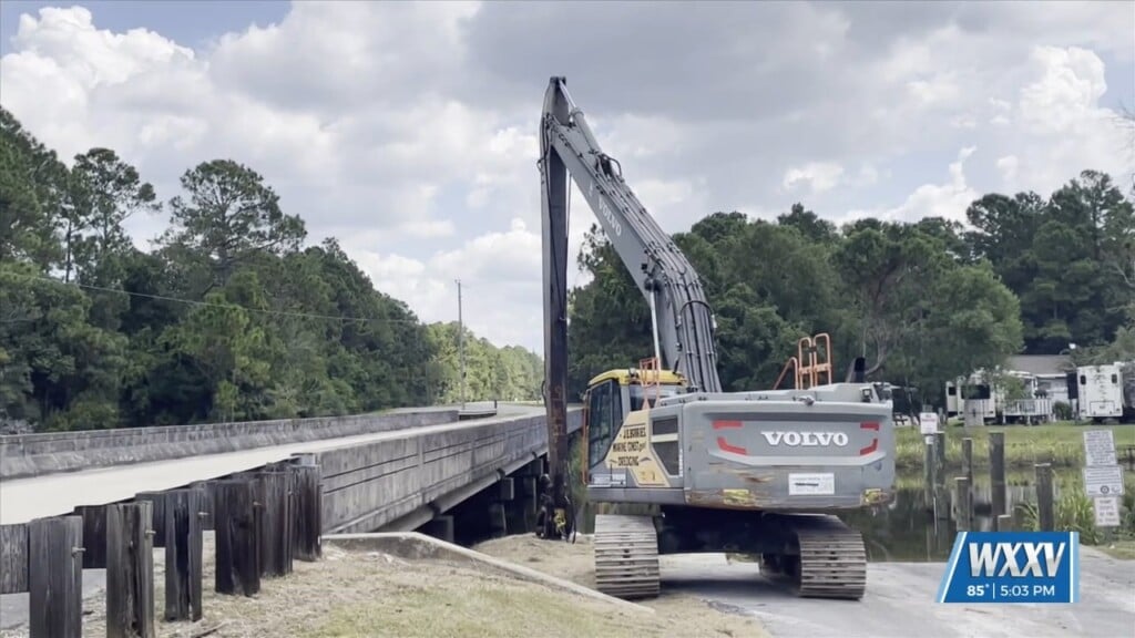 Parker’s Creek Dredging Work Begins In Biloxi