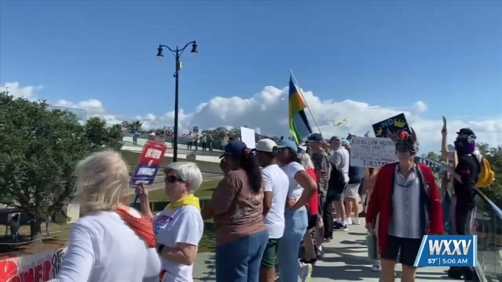 ‘no Kings’ Protest In Gulfport